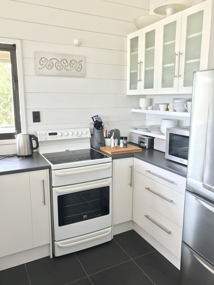 Waiheke Escape - Oneroa