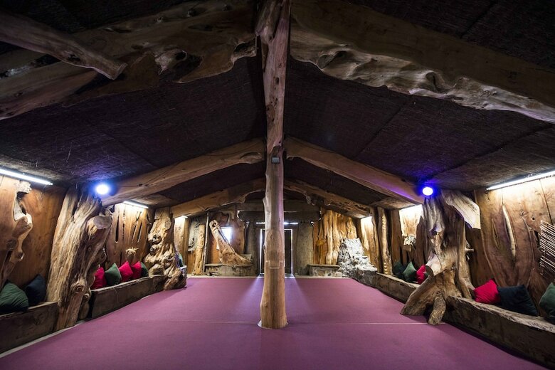 Beachcomber Lodge & Backpacker