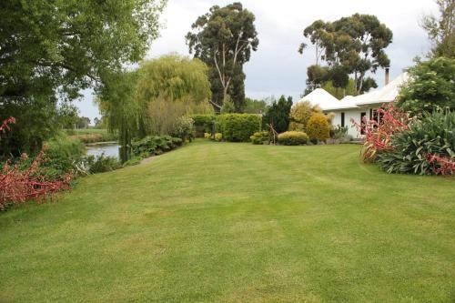 Agroturismo Silverstream Alpaca Farmstay & Tour
