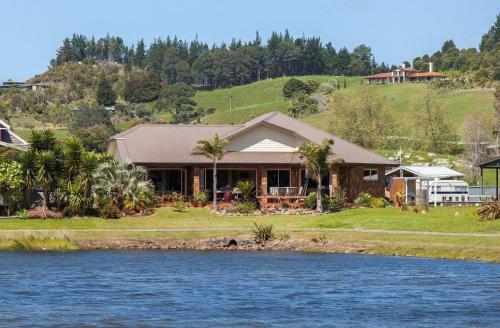 Lakeside Homestay
