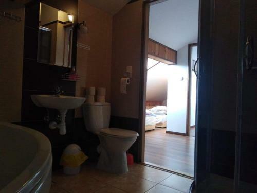 Hostal Noclegi Dw�r Szlachecki Biedacz�w