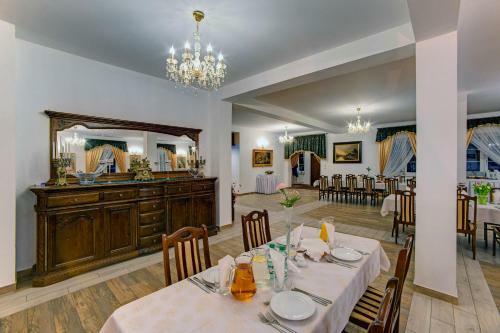 Hostal Noclegi Dw�r Szlachecki Biedacz�w