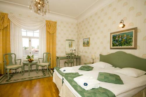 �m�ls Stadshotell - Sweden Hotels