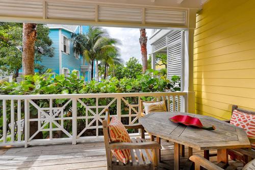 Hotel Valentines Resort & Marina