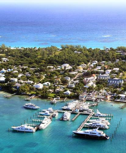 Hotel Valentines Resort & Marina