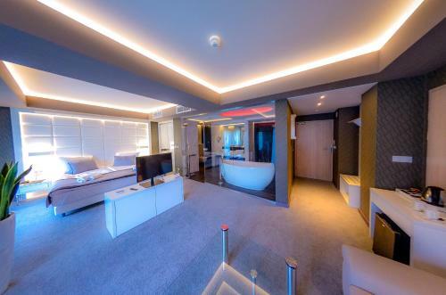Hotel Astone Conference & Spa
