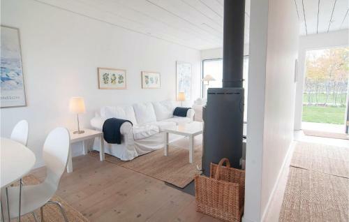 Holiday Home V�radonisv�gen Burgsvik