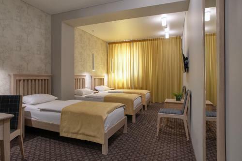 Hostal Guesthouse Sinchronas