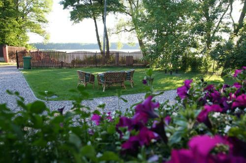 Lakeside Cottage