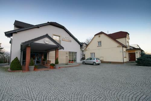 Hotel Nowy Dw�r