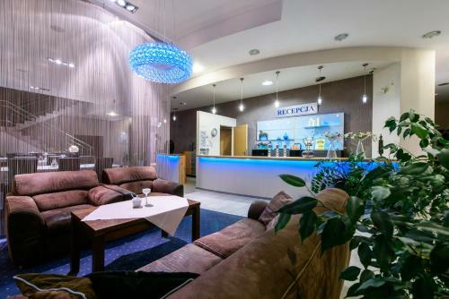 Hotel Nowy Dw�r