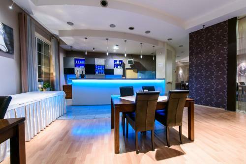 Hotel Nowy Dw�r