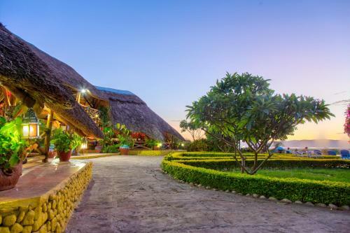 Lodge Manyara Wildlife Safari Camp