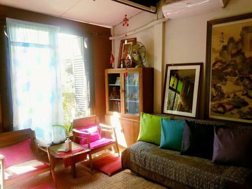Posada Artist's Place Trat