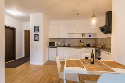 Tampa Gardens - Mountain View Apartment