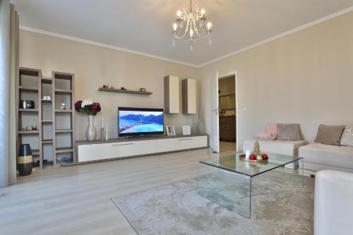 Ada Apartment B43