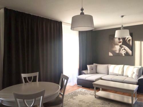 Flori De Iulie Aparthotel