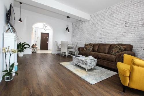 100 Sqm Luxury Apartment, Unirii Square