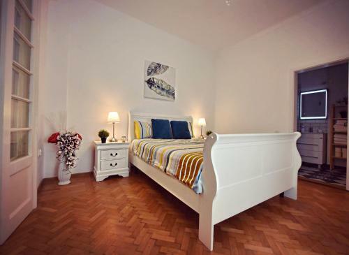 Athenee Luxury Apartment