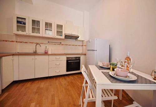 Athenee Luxury Apartment
