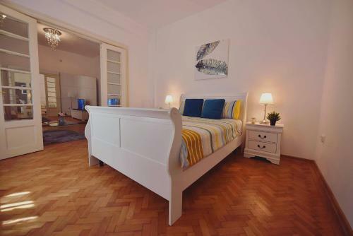 Athenee Luxury Apartment