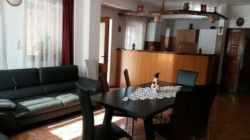 Hostal Casa Floare De Colt