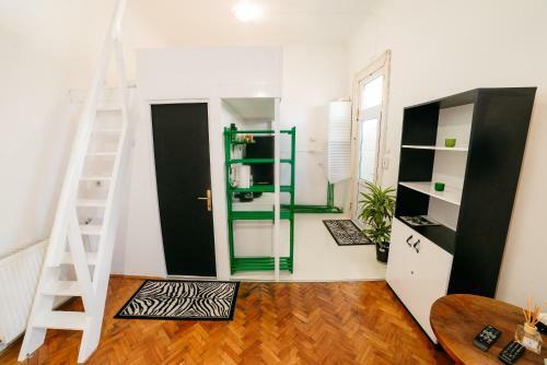 Mathe Apartments 3