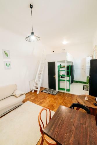 Mathe Apartments 3