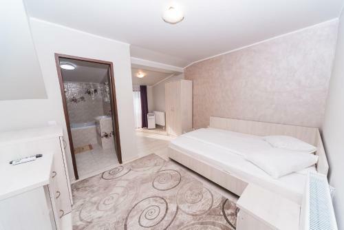 Hostal Nelana Guest House