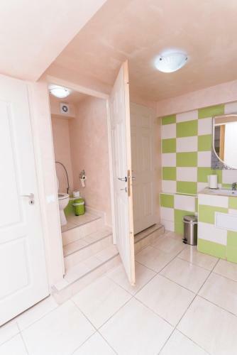 Hostal Nelana Guest House