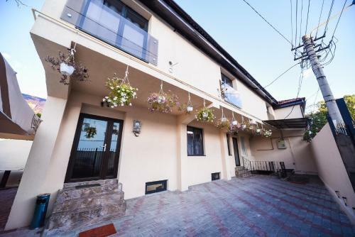 Hostal Nelana Guest House
