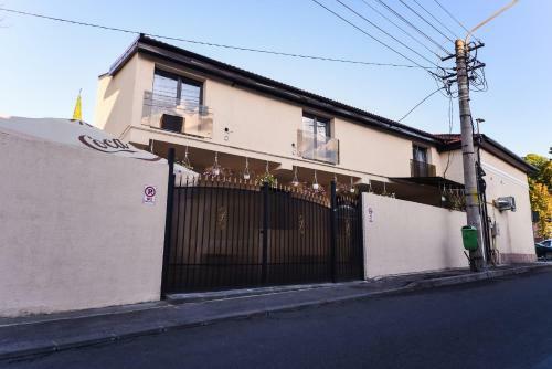 Hostal Nelana Guest House