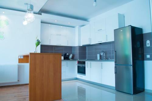 2 Doors Apartments - Itcity