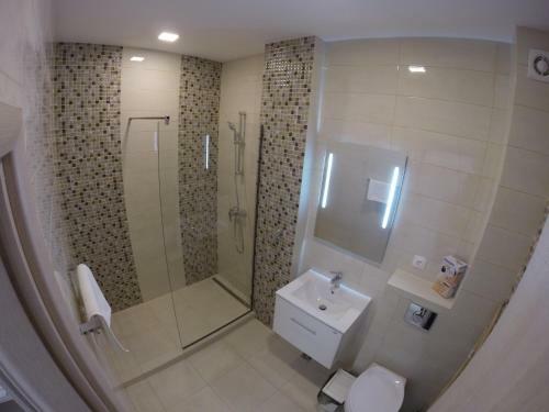 911 Mamaia Apartments