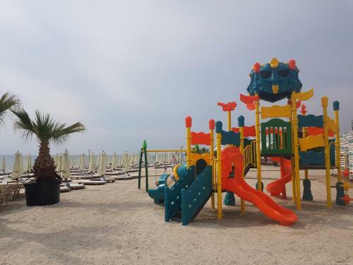 911 Mamaia Apartments