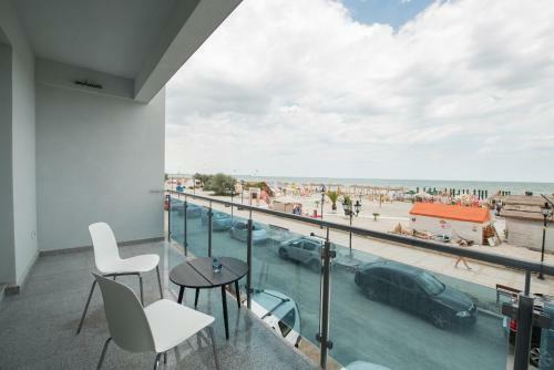 Wave 1 Promenada Apartments