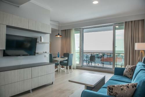 Wave 1 Promenada Apartments