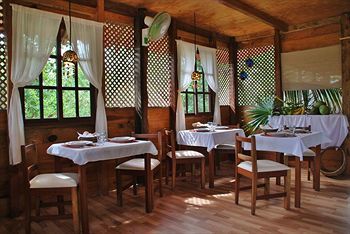 Hotel De Caba�as Ecologicas El Chital