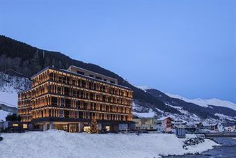 Zhero Hotel
