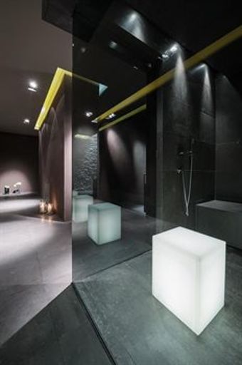 Zhero Hotel