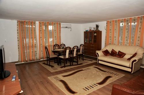 Hostal Apartament Ela