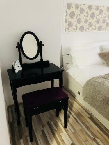 Queen's Apartment & Studio