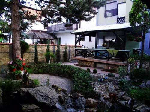 Hostal Guest House Vila Florida