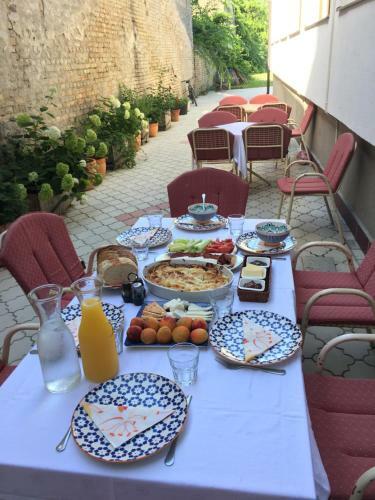 Hostal Guest House Anna Caffe