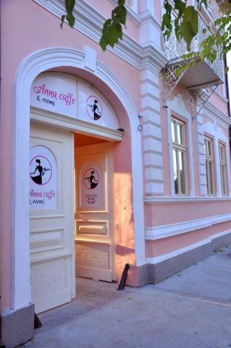 Hostal Guest House Anna Caffe