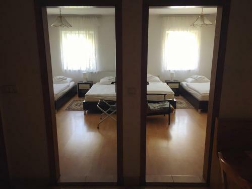 Hostal Vila Delux