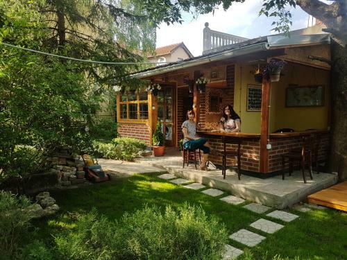 Hostal Guesthouse & Camp For Adventurers Urban Guerrilla