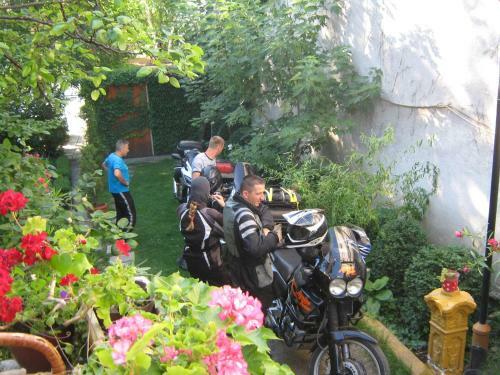 Hostal Guesthouse & Camp For Adventurers Urban Guerrilla