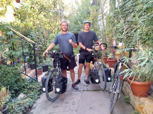 Hostal Guesthouse & Camp For Adventurers Urban Guerrilla