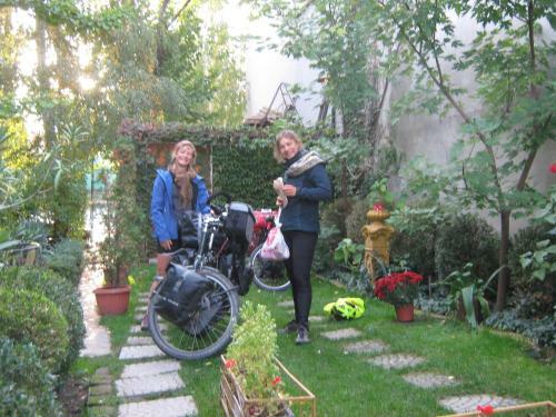 Hostal Guesthouse & Camp For Adventurers Urban Guerrilla